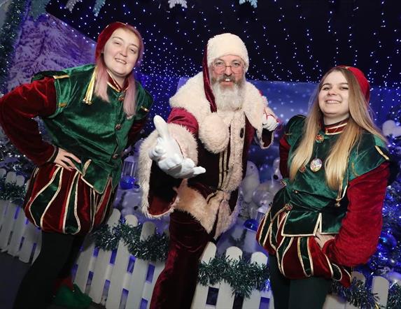 Picture of Santa with two elves