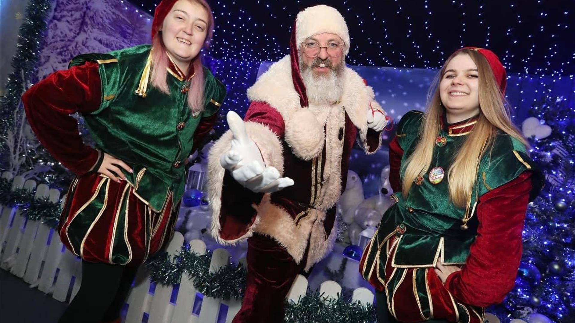 Picture of Santa with two elves