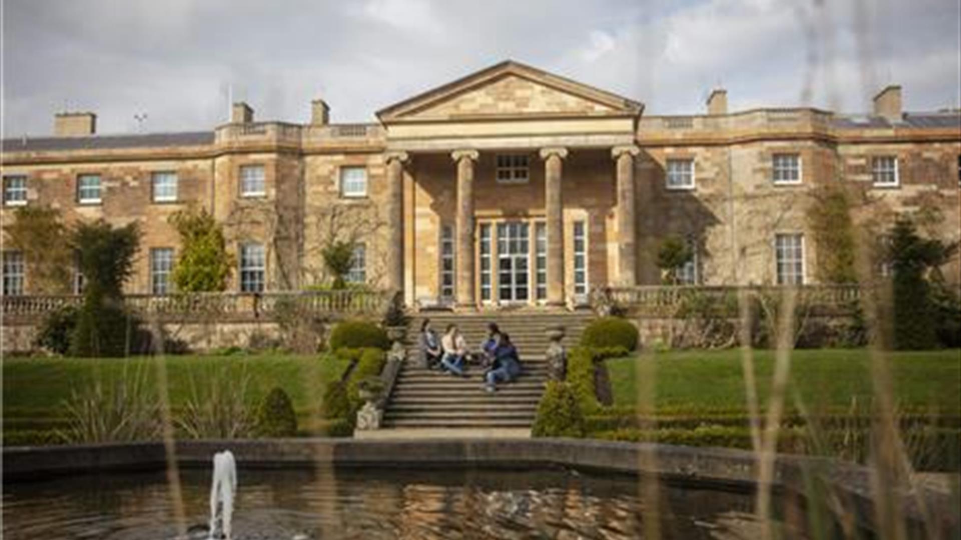 Image of Hillsborough Castle with group on steps