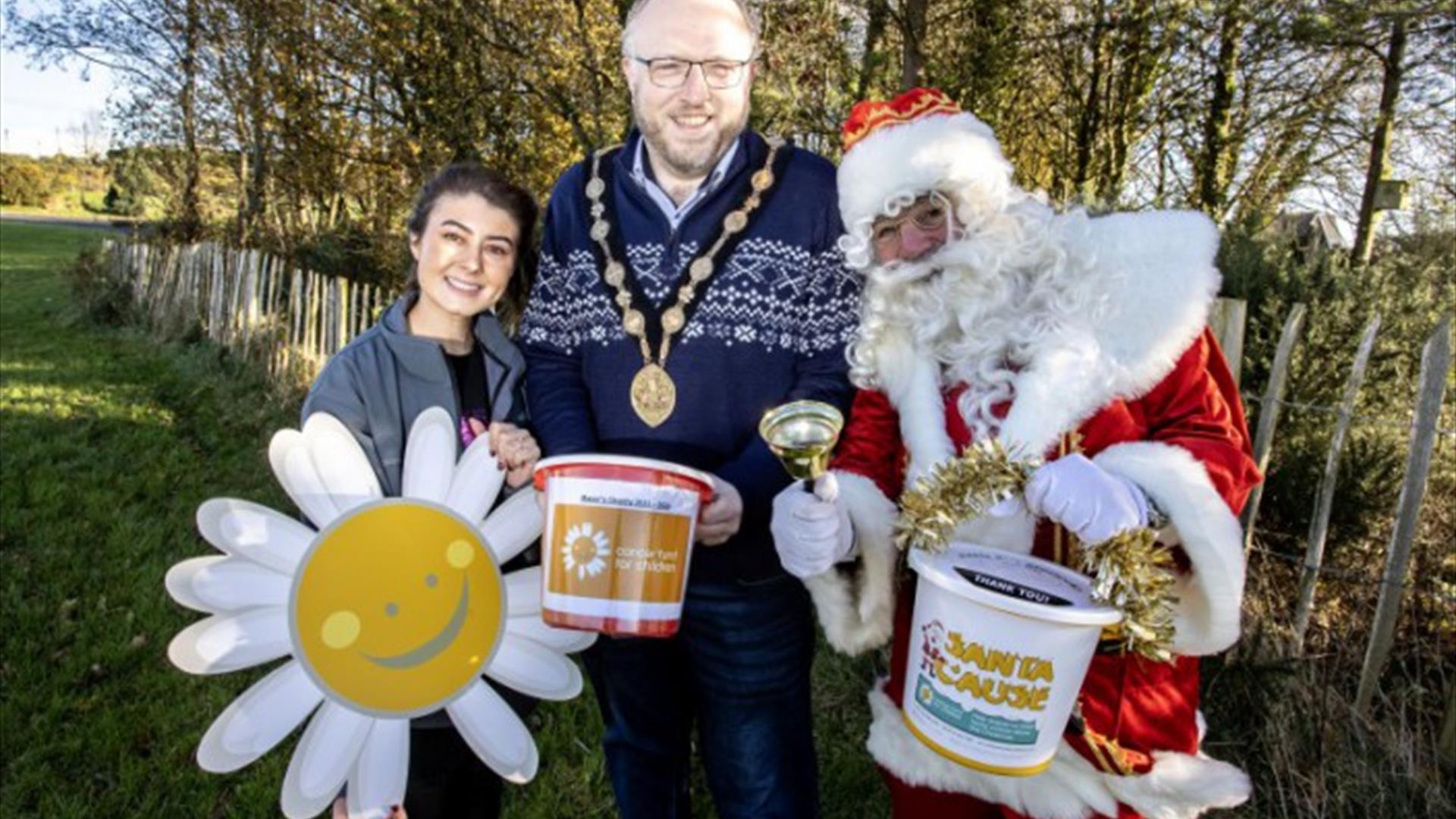 Picture of Mayor with Santa with fund raising buckets