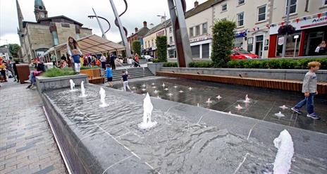 Picture of children playing in water feature in front of the Irish Linen Centre & Lisburn Museum